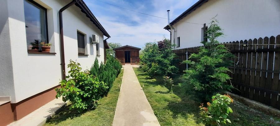 Casă cu 2 camere cu Teren 795 Mp în Regie