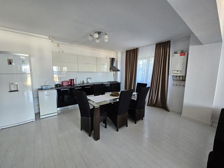 Apartament cu 3 camere decomandat, mobilat în Faleza Nord