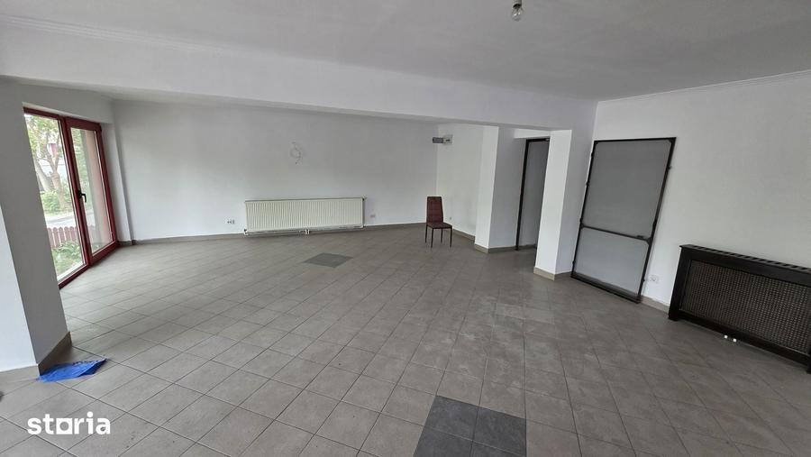 Spațiu comercial, de 200 mp, în Central