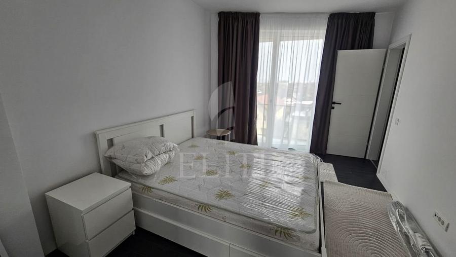 Apartament cu 3 camere semidecomandat, mobilat în Iris