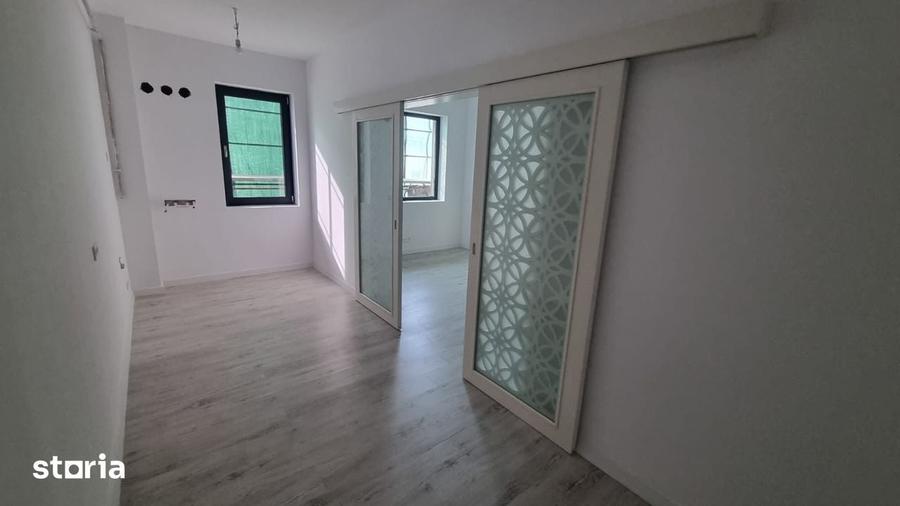 Apartament cu 4 camere decomandat în Dacia