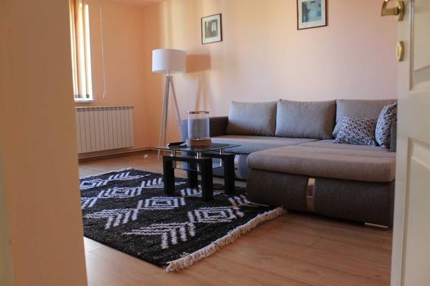 Apartament cu 3 camere decomandat în Central