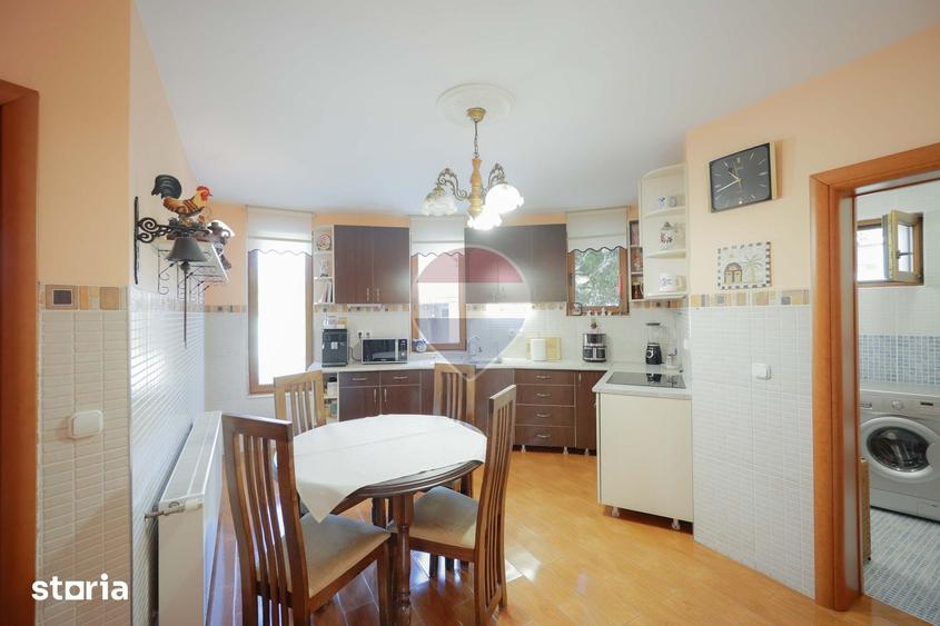 Casă cu 5 camere cu Teren 1198 Mp în Central