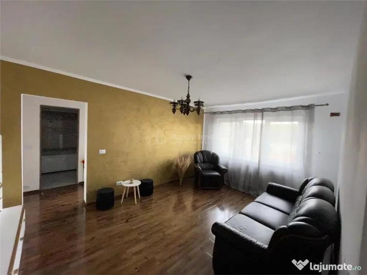 Apartament cu 3 camere decomandat în Micro II