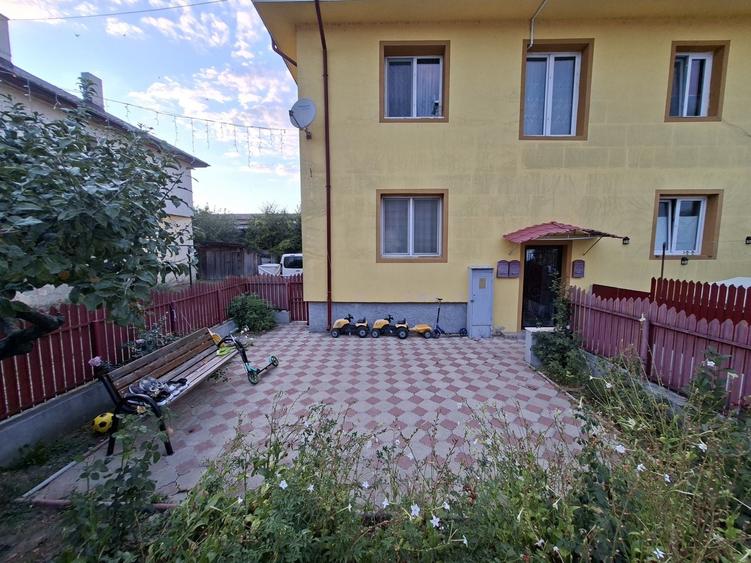 Apartament cu 2 camere decomandat în Vidra