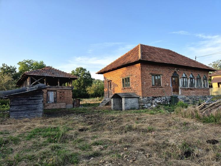 Casă cu 4 camere în Șuici