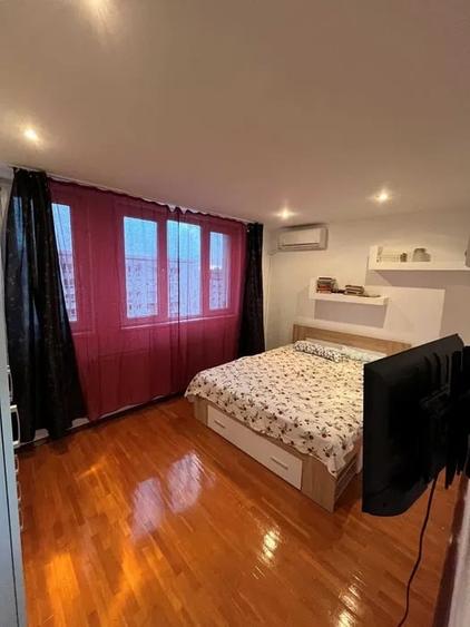 Apartament cu 3 camere semidecomandat, mobilat în Dristor
