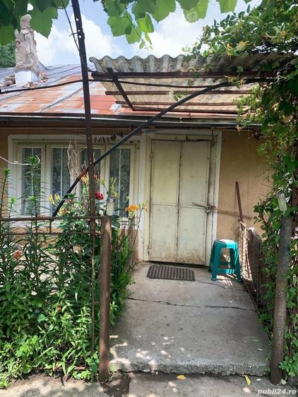 Casă cu 3 camere cu Teren 1896 Mp în Podu Turcului