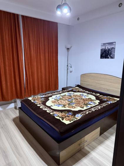 Apartament cu 2 camere semidecomandat în Podu Roș