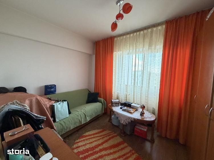 Apartament cu 4 camere în Rahova