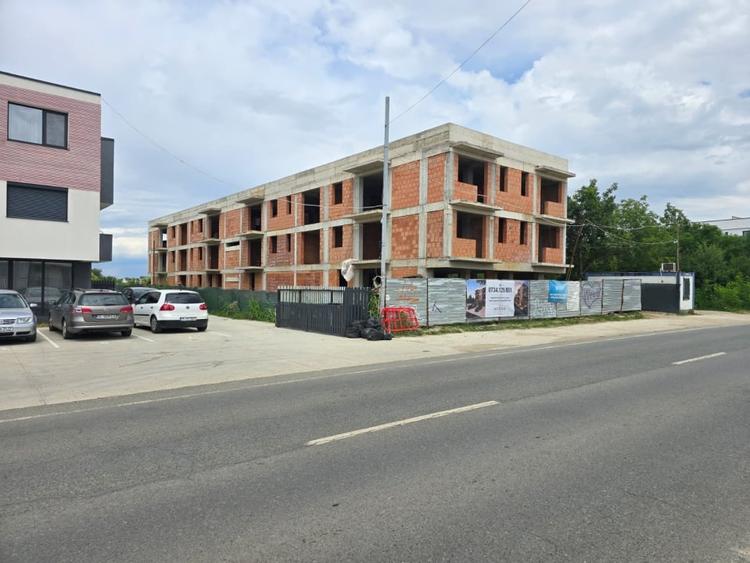Apartament cu 2 camere semidecomandat în Tunari