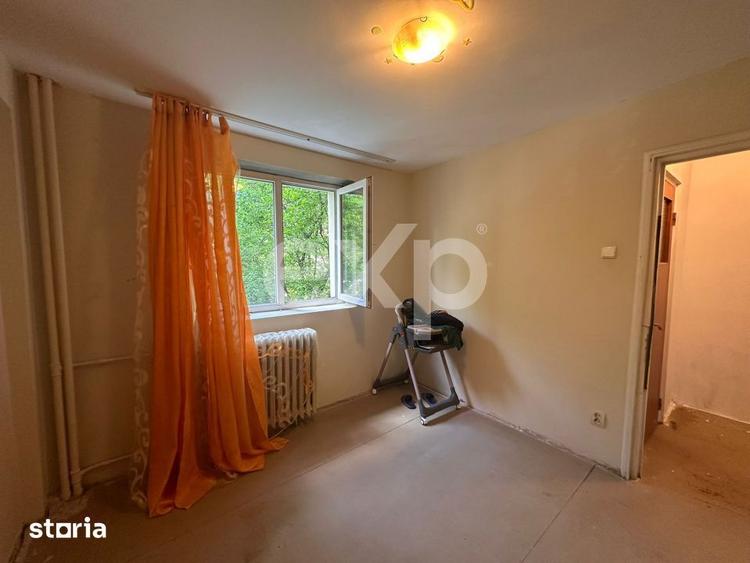 Apartament cu 3 camere semidecomandat, mobilat în Tei