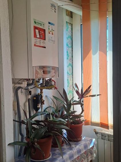 Apartament cu 2 camere decomandat, mobilat în Piața Centrală