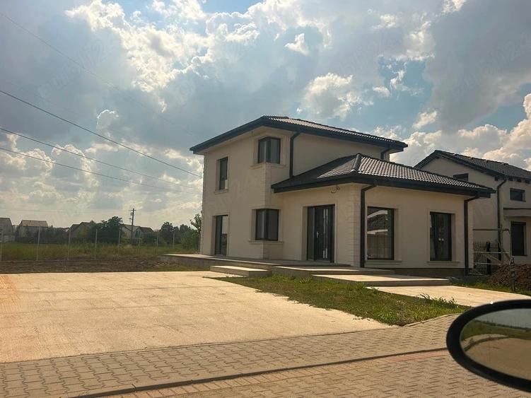 Casă cu 4 camere cu Teren 400 Mp în Exterior Vest