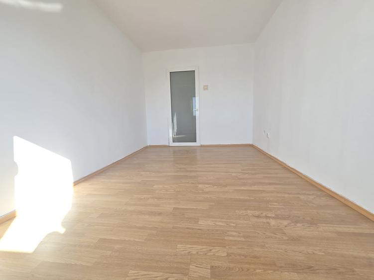 Apartament cu 2 camere decomandat în Micro 38