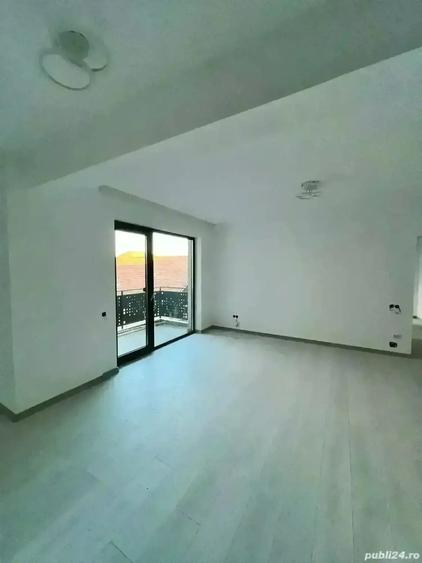 Apartament cu 3 camere semidecomandat în Semicentral
