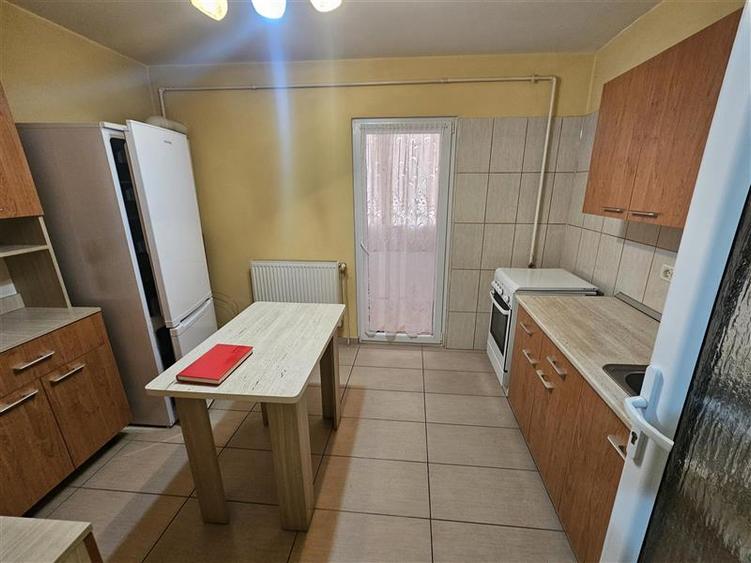 Apartament cu 2 camere decomandat, mobilat în Micro IV