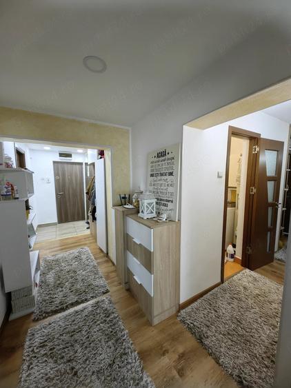 Apartament cu 4 camere decomandat, mobilat în Central