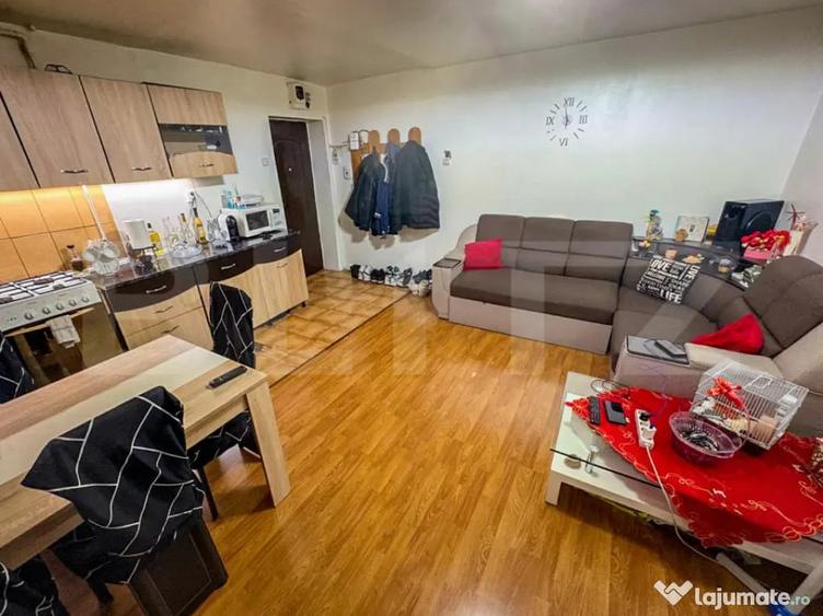 Apartament cu 3 camere decomandat, mobilat în Central