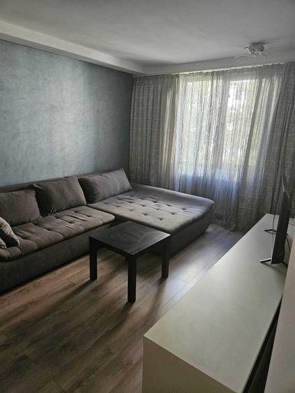 Apartament cu 3 camere semidecomandat în Drumul Taberei