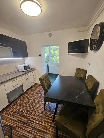 Apartament cu 3 camere decomandat în Lunei