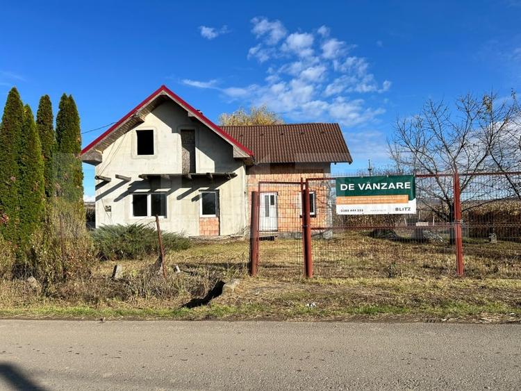 Casă individuală cu 2 camere cu Teren 3500 Mp în Stejeriș
