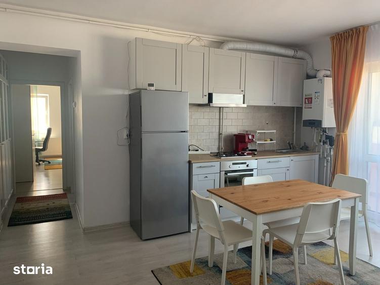 Apartament cu 3 camere semidecomandat în Drumul Taberei