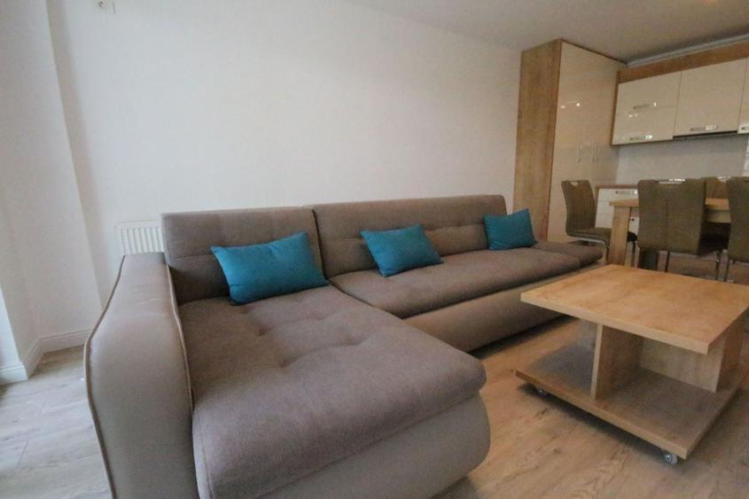 Apartament cu 3 camere decomandat, mobilat în Elisabetin