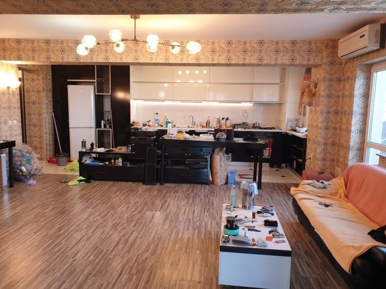 Apartament cu 4 camere semidecomandat în Central