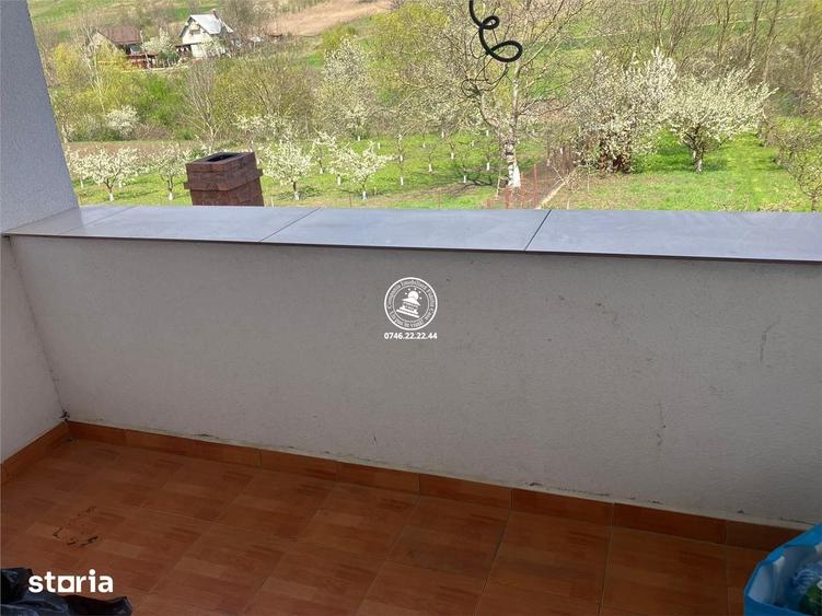 Casă cu 8 camere cu Teren 1172 Mp în Holboca