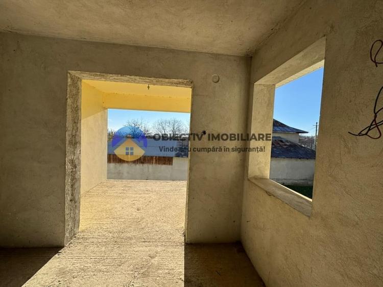 Casă individuală cu 5 camere cu Teren 3600 Mp în Bodești