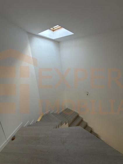 Duplex cu 3 camere cu Canalizare în Dacia
