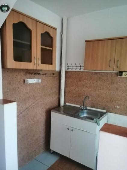 Apartament cu 3 camere semidecomandat în Sud