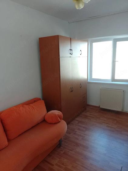 Apartament cu 3 camere decomandat în Exterior Vest