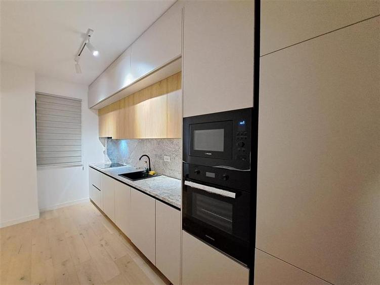 Apartament cu 2 camere, mobilat în Central — fotografia 3