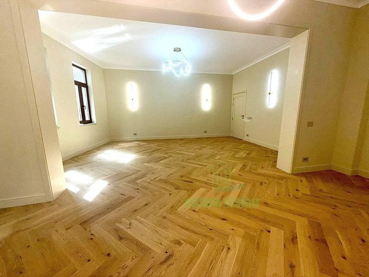 Apartament cu 4 camere semidecomandat în Romană