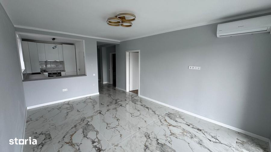 Apartament cu 3 camere decomandat în Cristian