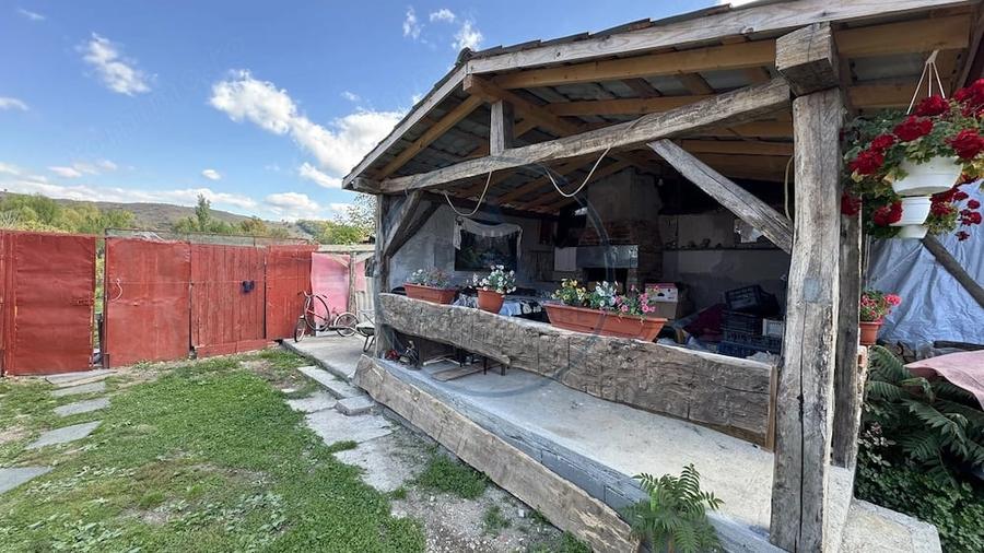 Casă cu 3 camere cu Teren 2678 Mp în Central