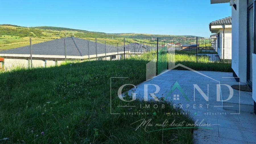 Casă individuală cu 4 camere cu Canalizare în Corușu