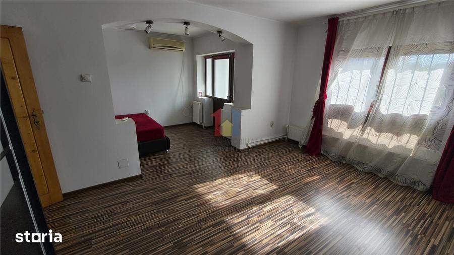 Casă cu 6 camere cu Teren 300 Mp în Tineretului