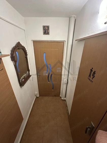 Apartament cu 2 camere semidecomandat în Filiași