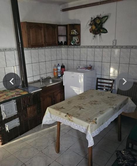 Casă individuală cu 10 camere cu Canalizare în Izbuc