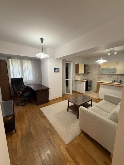 Apartament cu 2 camere decomandat, mobilat în Calea Călărașilor