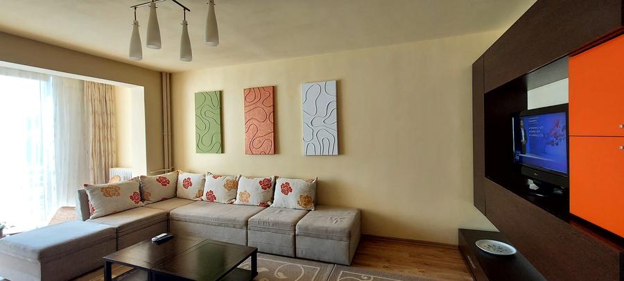 Apartament cu 2 camere decomandat în Boema
