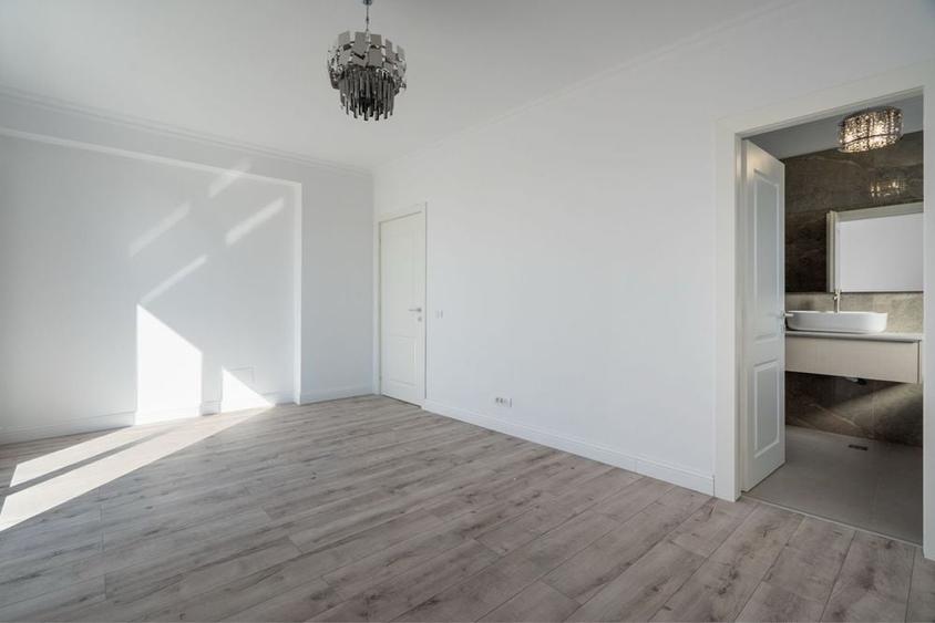 Apartament cu 3 camere decomandat în Bucur Obor