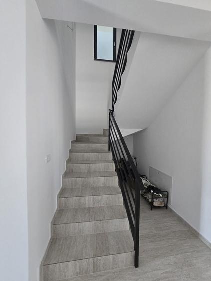 Duplex cu 5 camere cu Canalizare în Moșnița Nouă