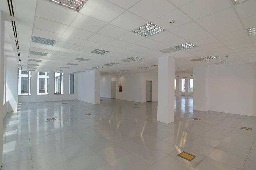Birou, de 200 mp, în Nord