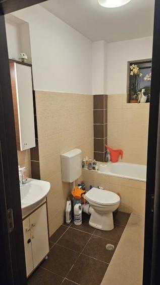 Casă individuală cu 4 camere cu Canalizare în Roșu