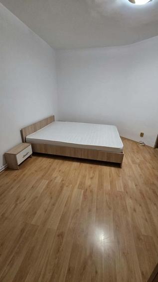 Apartament cu 3 camere decomandat în Sârbi