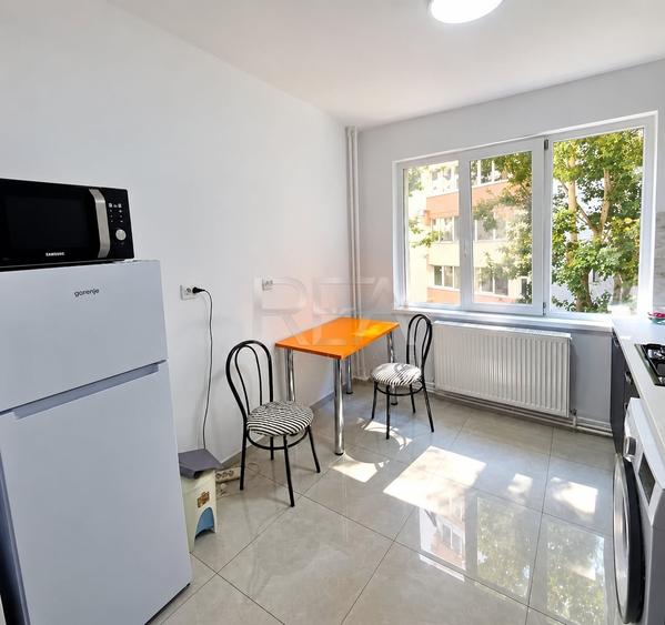 Apartament cu 3 camere decomandat, mobilat în Pantelimon